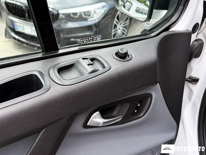 2017 Ford Transit — Miniatură 12
