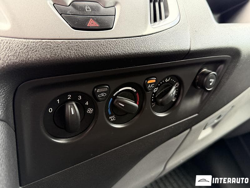 2017 Ford Transit — Miniatură 9