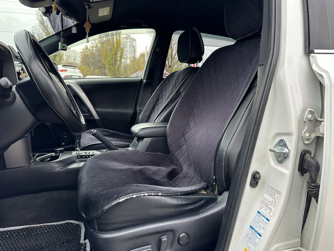 2016 Toyota Rav-4 — Miniatură 5