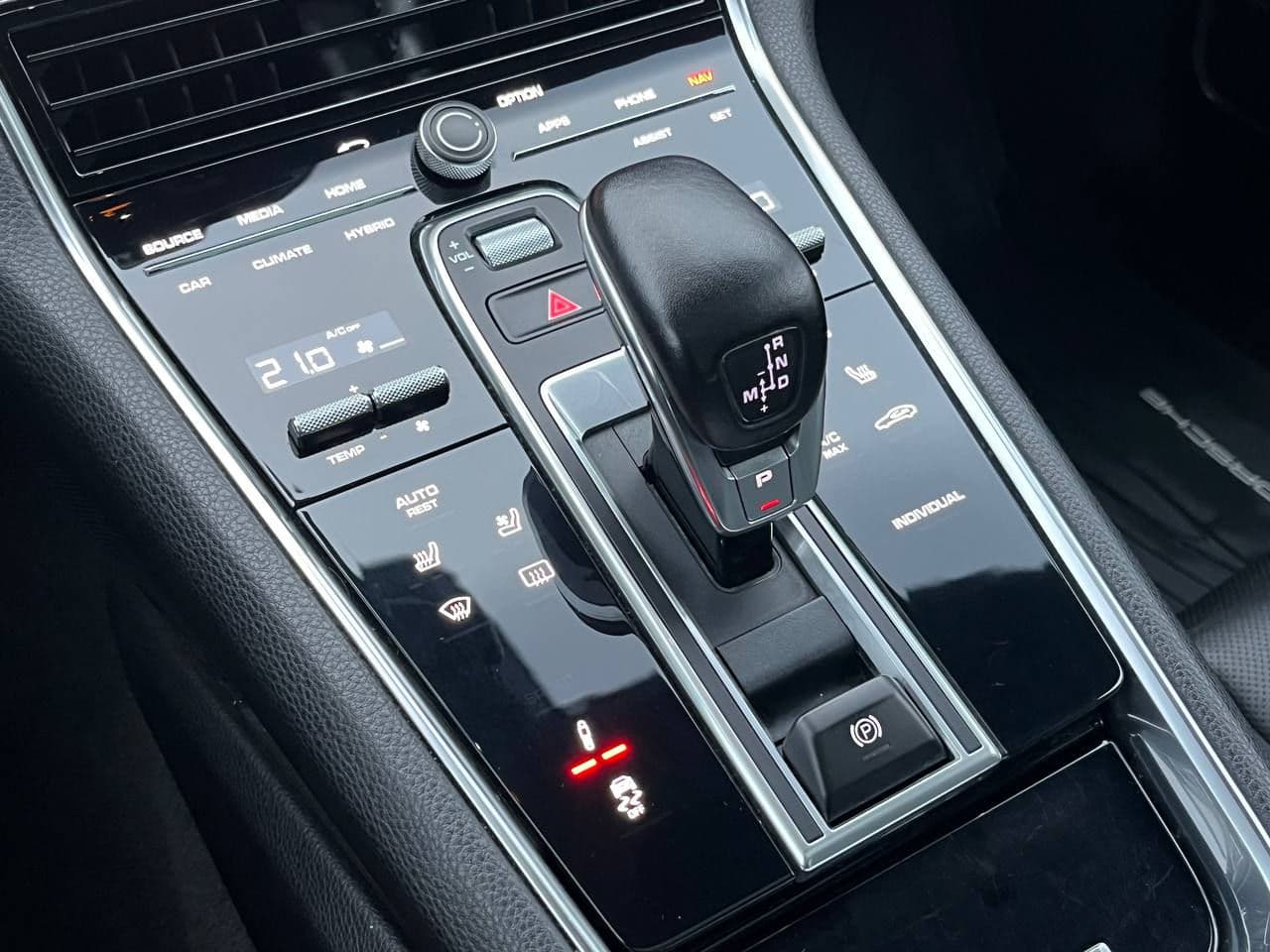 2017 Porsche Panamera 4 — Miniatură 15