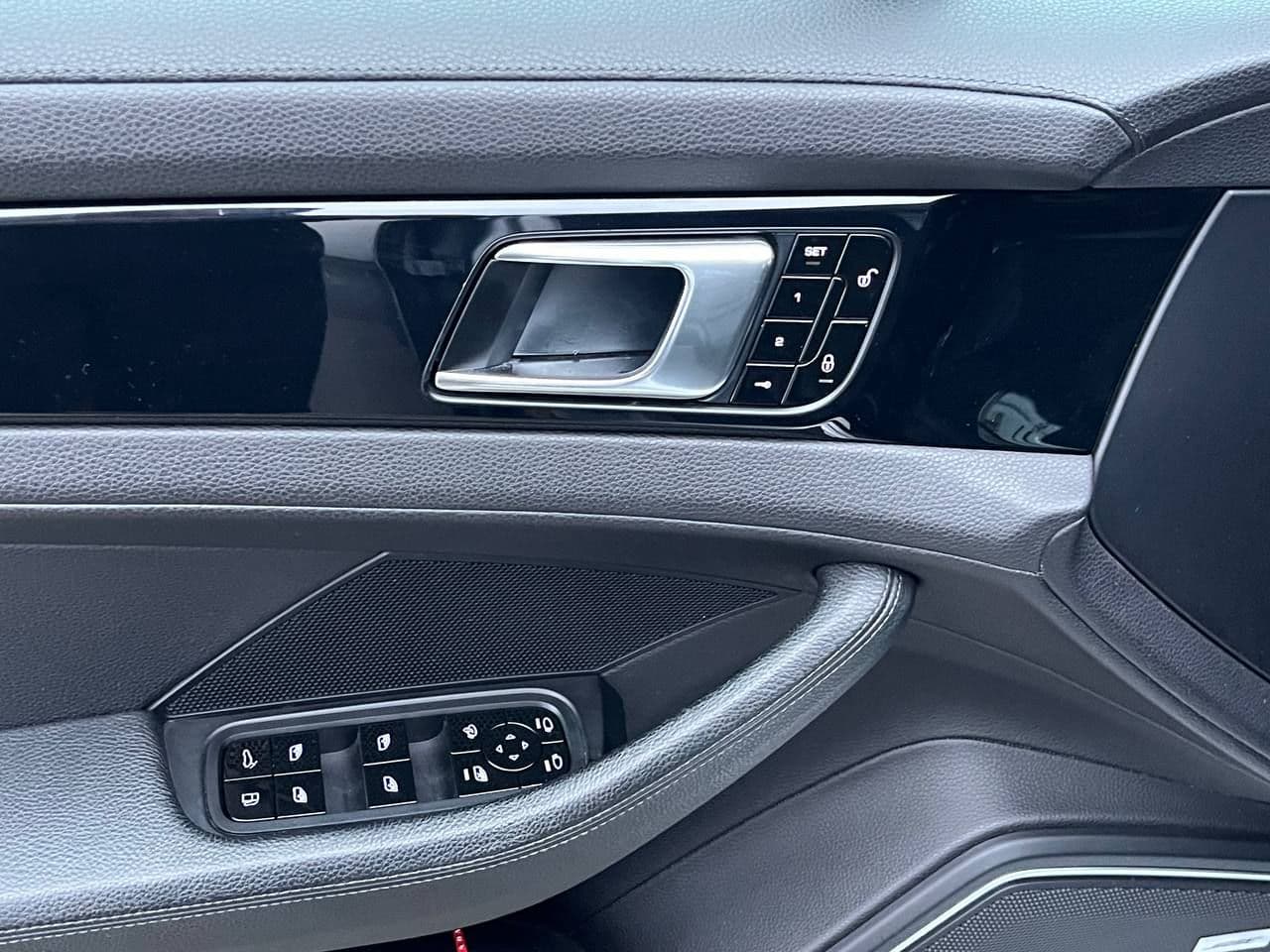 2017 Porsche Panamera 4 — Miniatură 5