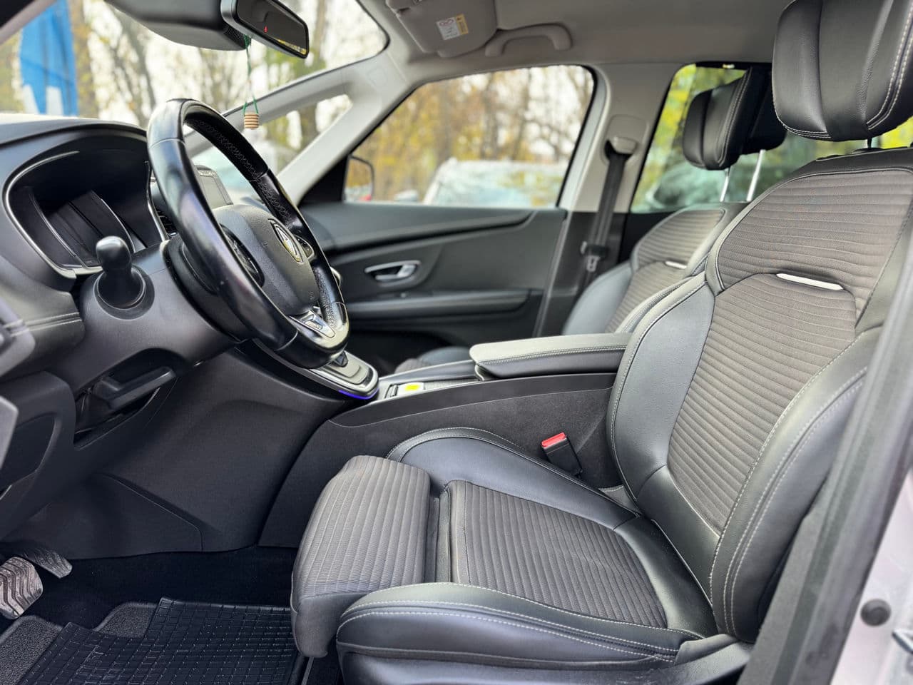 2017 Renault Grand Scenic — Miniatură 9