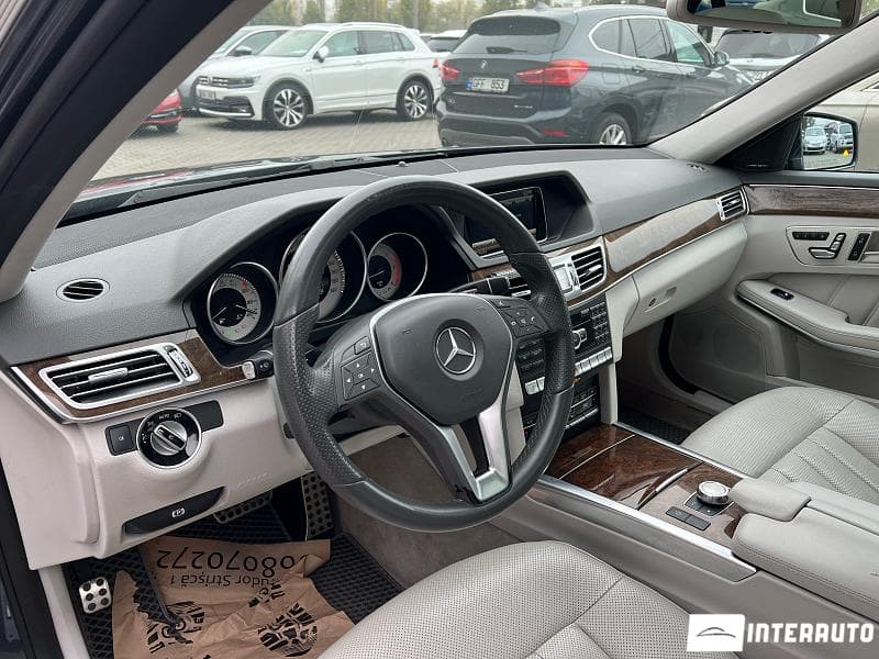 2015 Mercedes E 250 — Miniatură 10