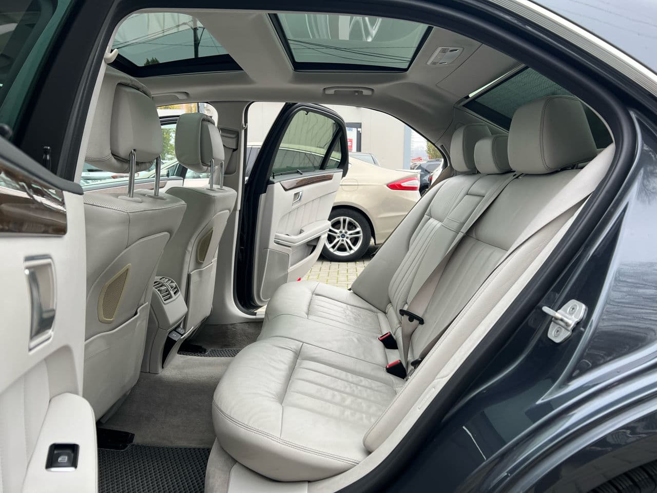 2015 Mercedes E 250 — Miniatură 24