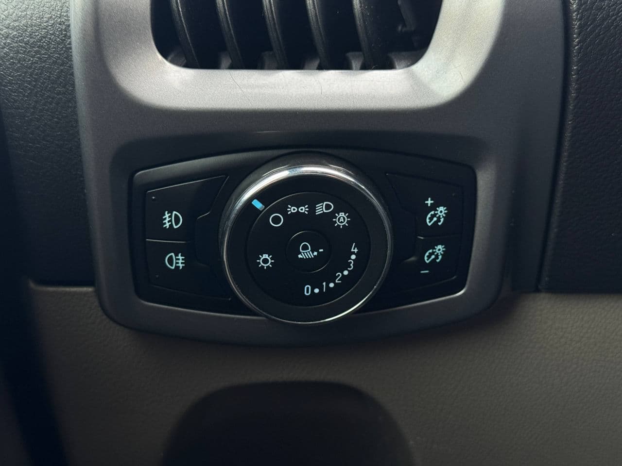 2015 Ford Transit — Miniatură 17