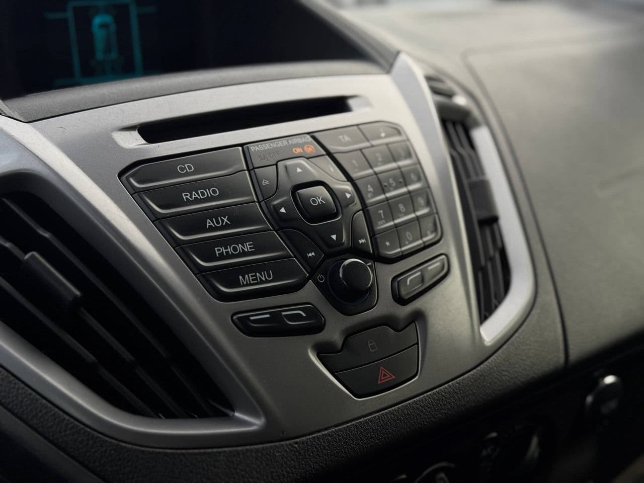 2015 Ford Transit — Miniatură 10