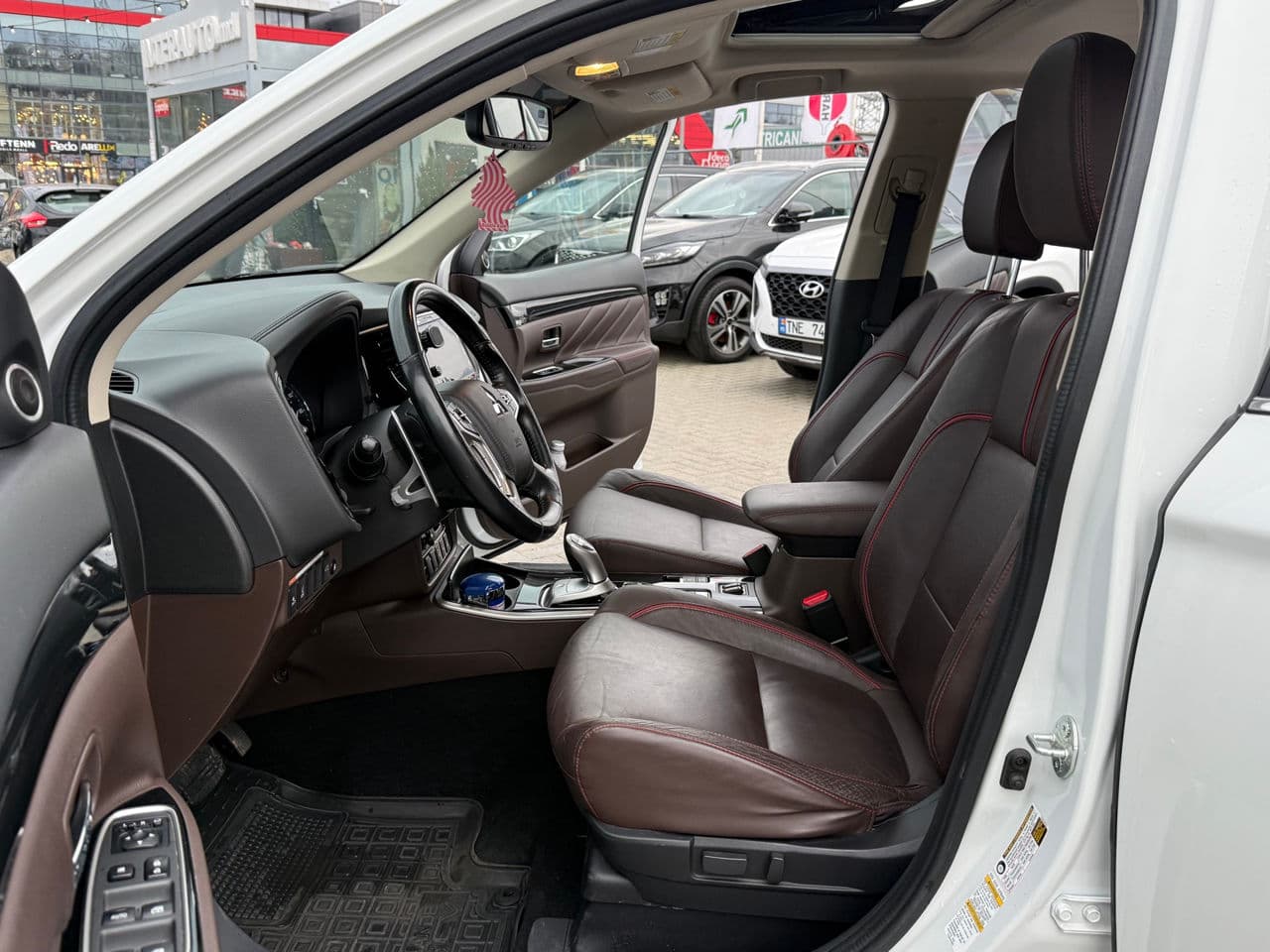 Mitsubishi Outlander 2018 — Миниатюра 5