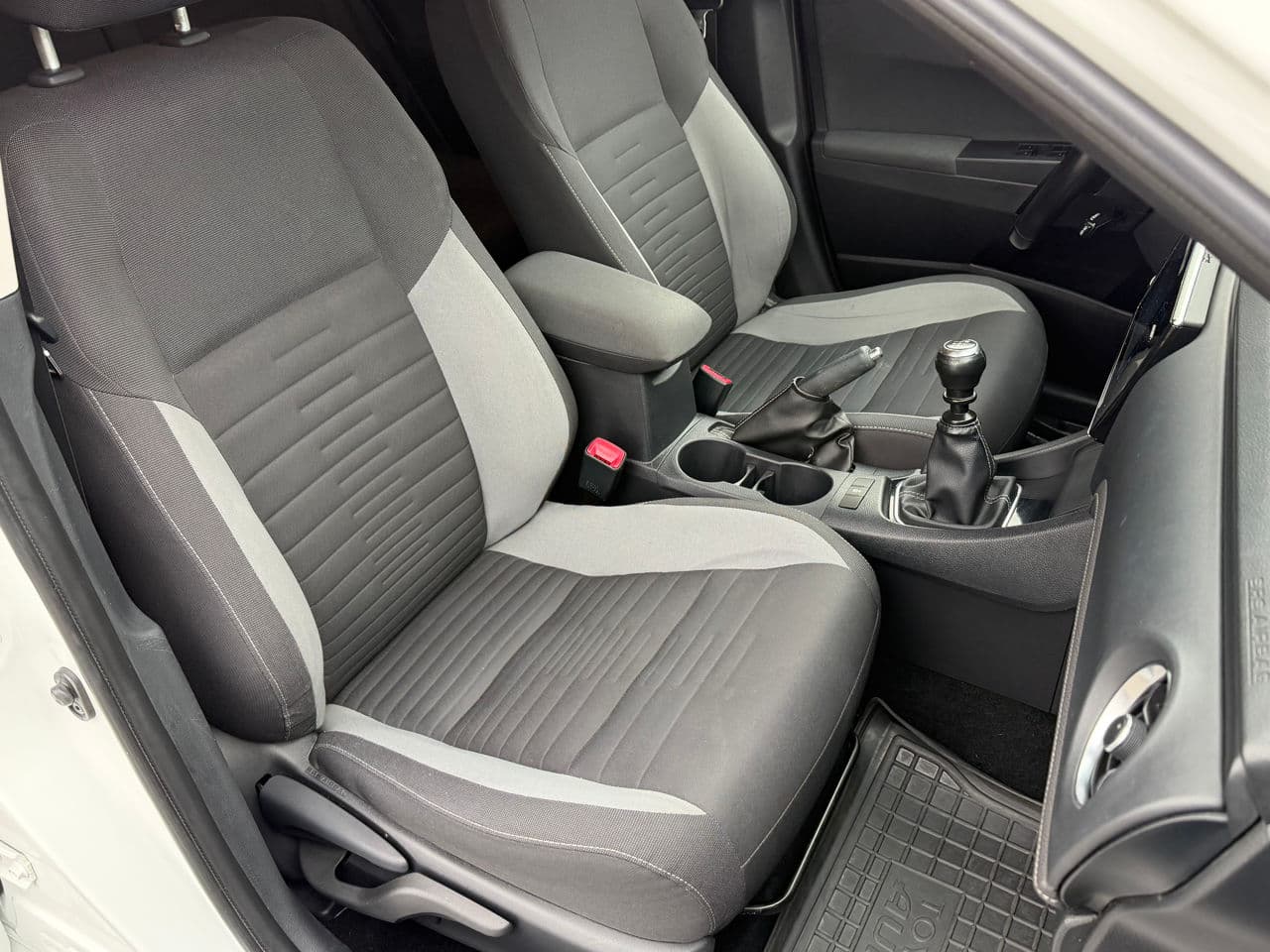 2016 Toyota Auris — Miniatură 14