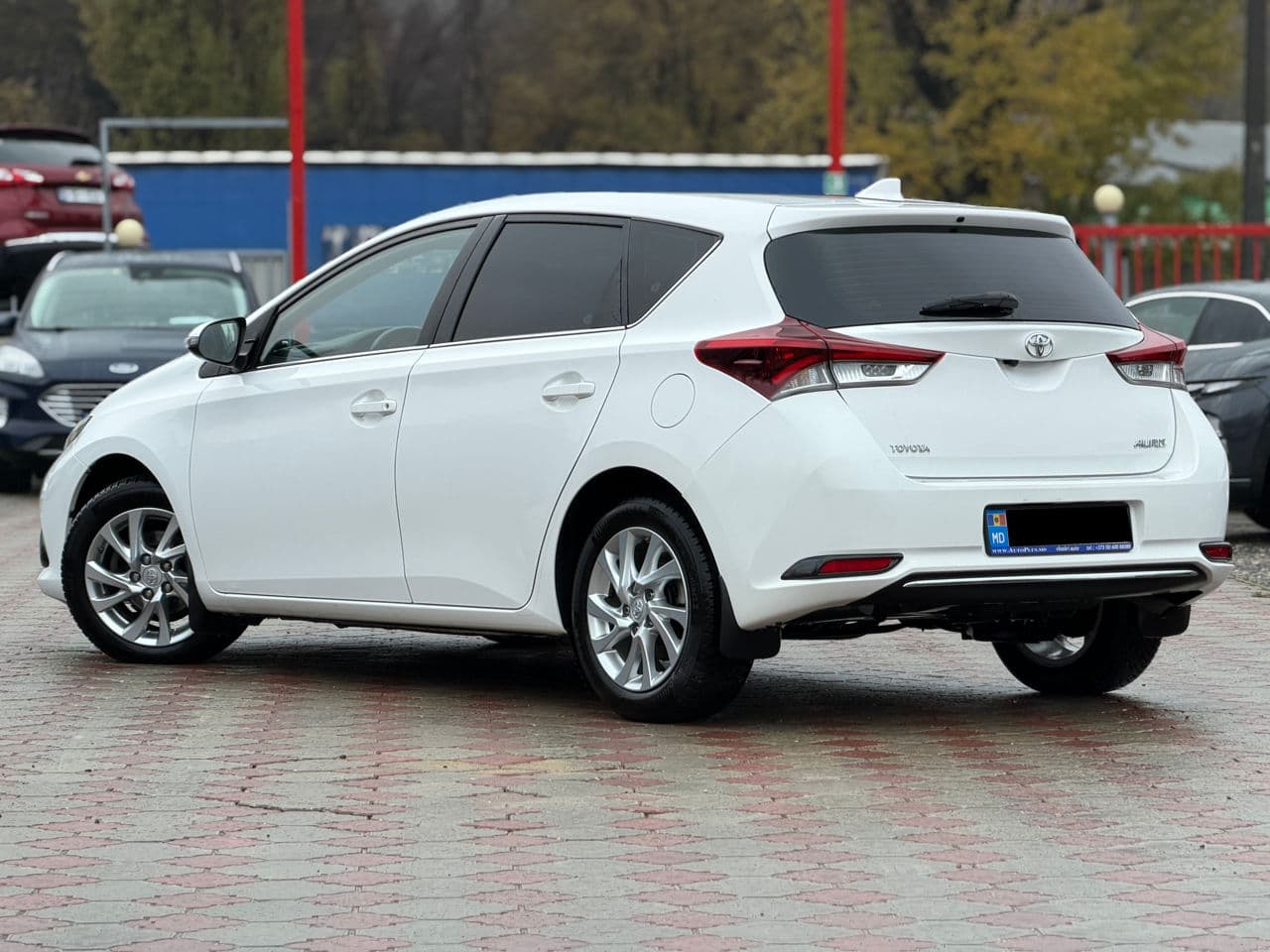 2016 Toyota Auris — Miniatură 2