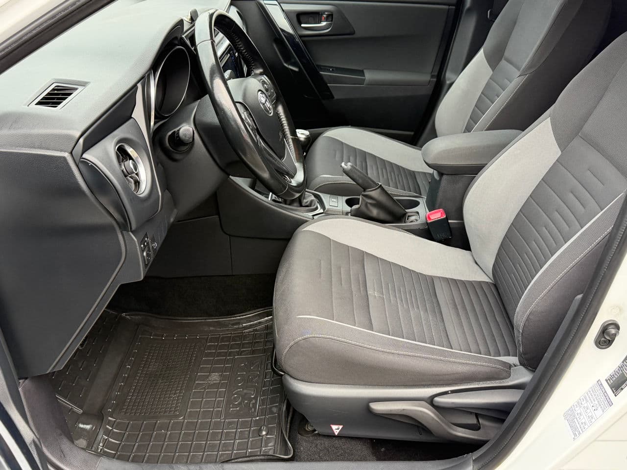 2016 Toyota Auris — Miniatură 7