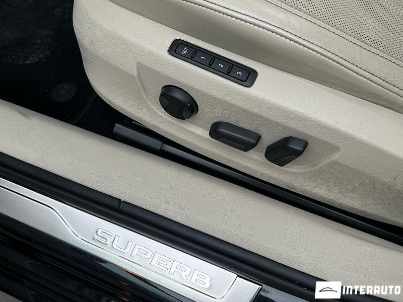 2020 Skoda Superb — Miniatură 6