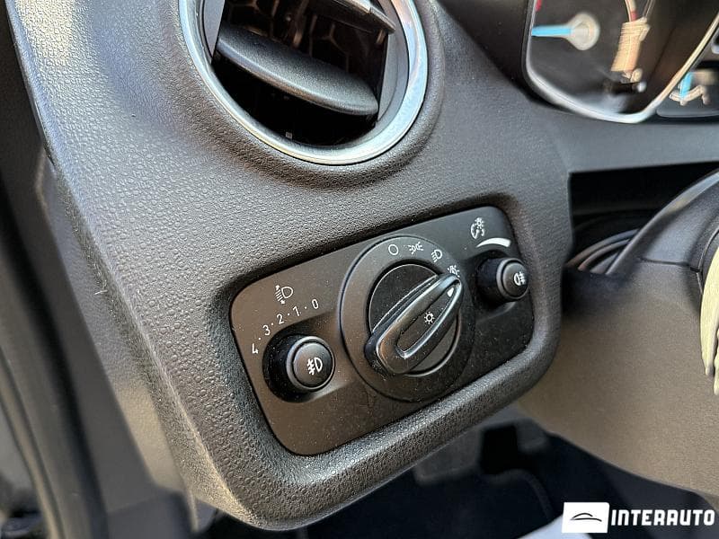2016 Ford Fiesta — Miniatură 18