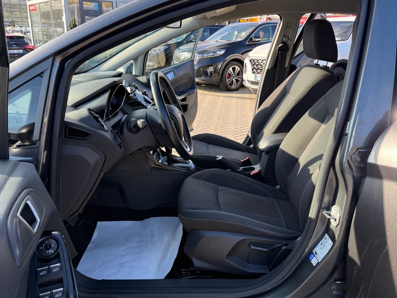 2016 Ford Fiesta — Miniatură 5