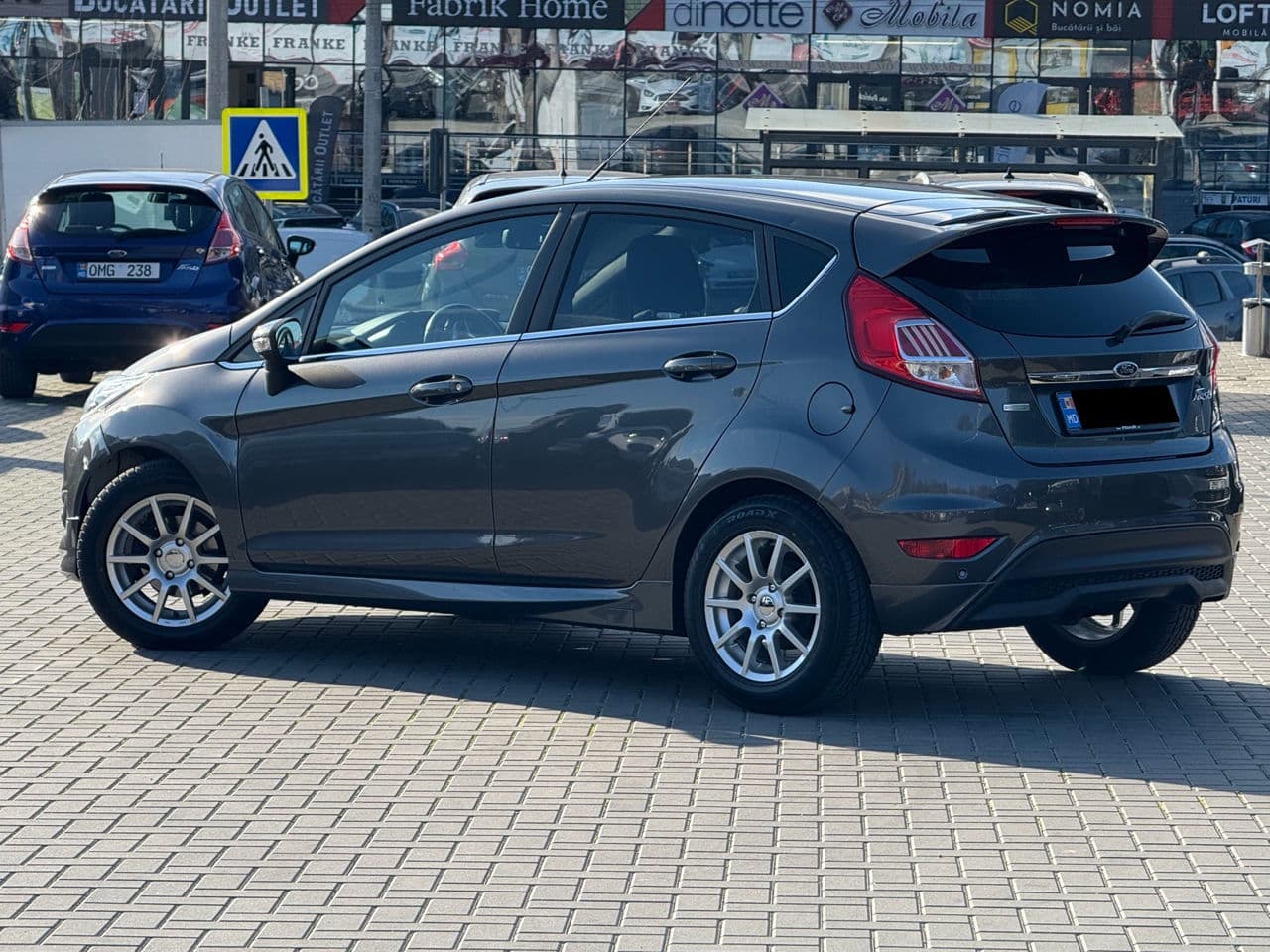 2016 Ford Fiesta — Miniatură 4