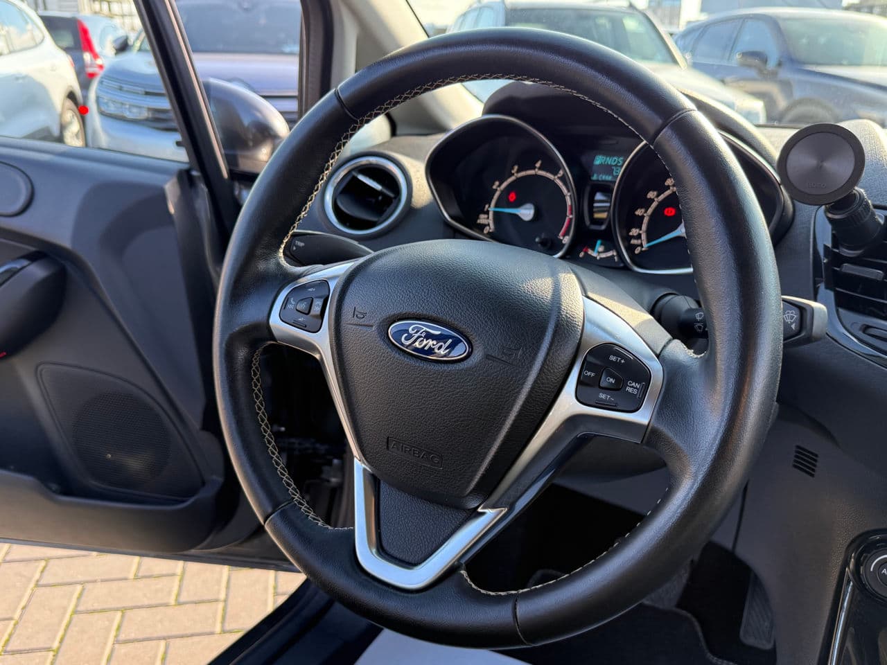 2016 Ford Fiesta — Miniatură 7