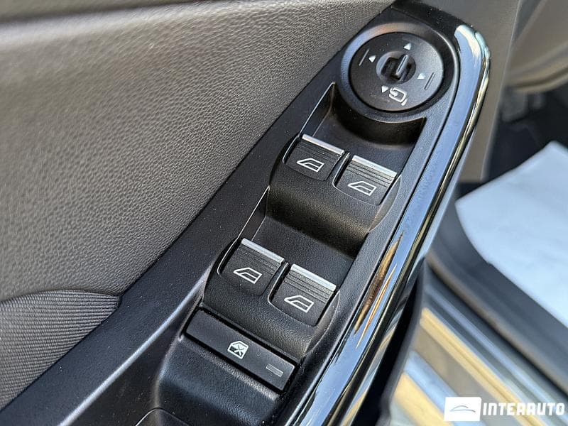 2016 Ford Fiesta — Miniatură 17