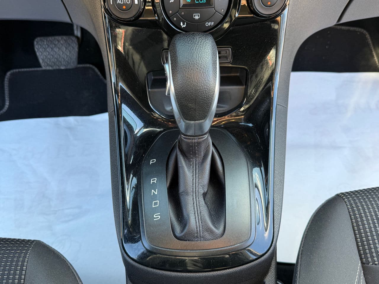 2016 Ford Fiesta — Miniatură 12
