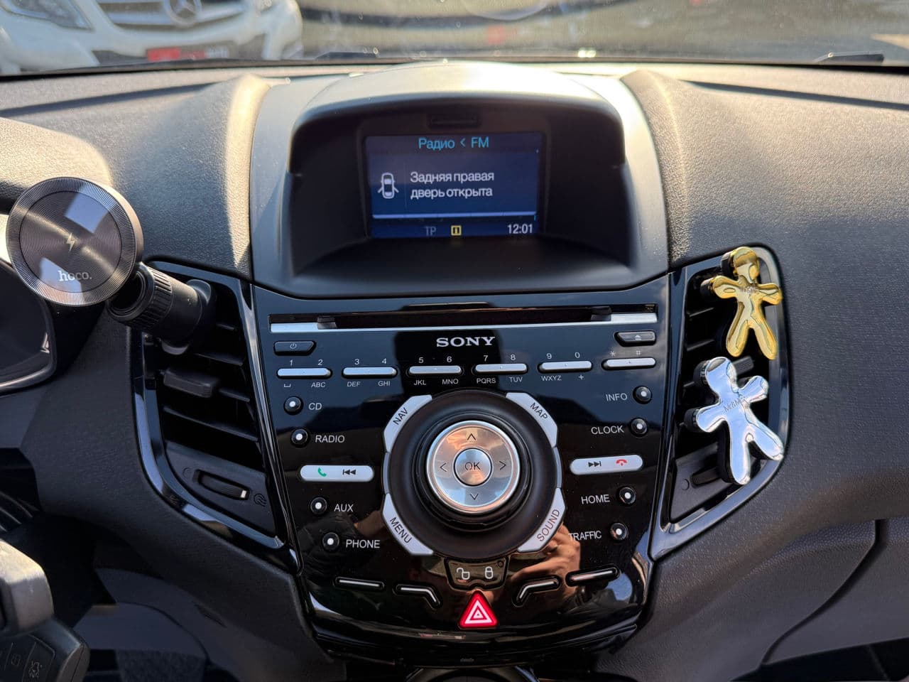 2016 Ford Fiesta — Miniatură 8