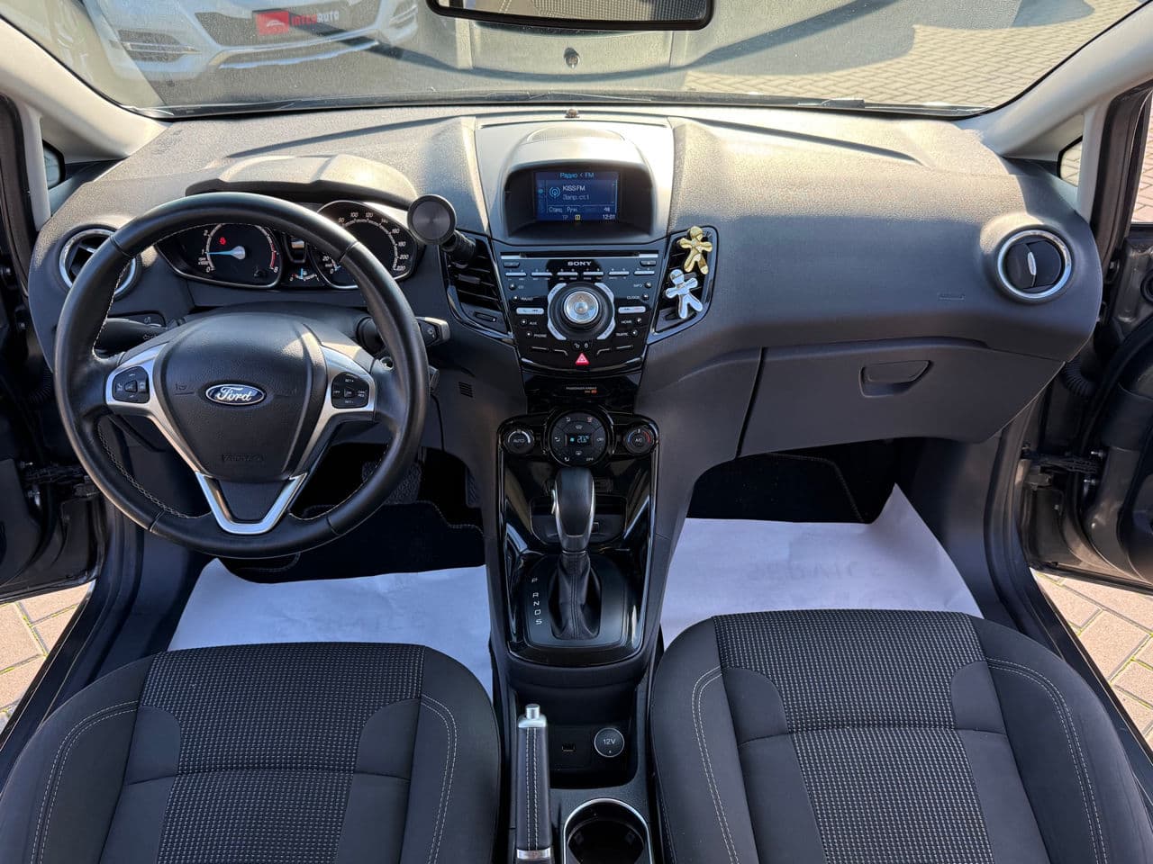 2016 Ford Fiesta — Miniatură 6