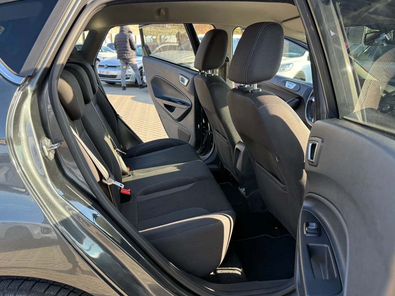 2016 Ford Fiesta — Miniatură 14