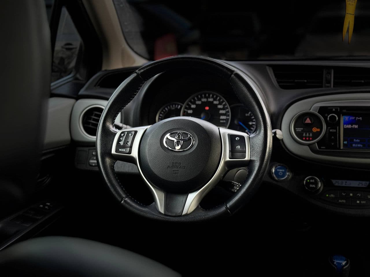 Toyota Yaris 2012 — Миниатюра 7