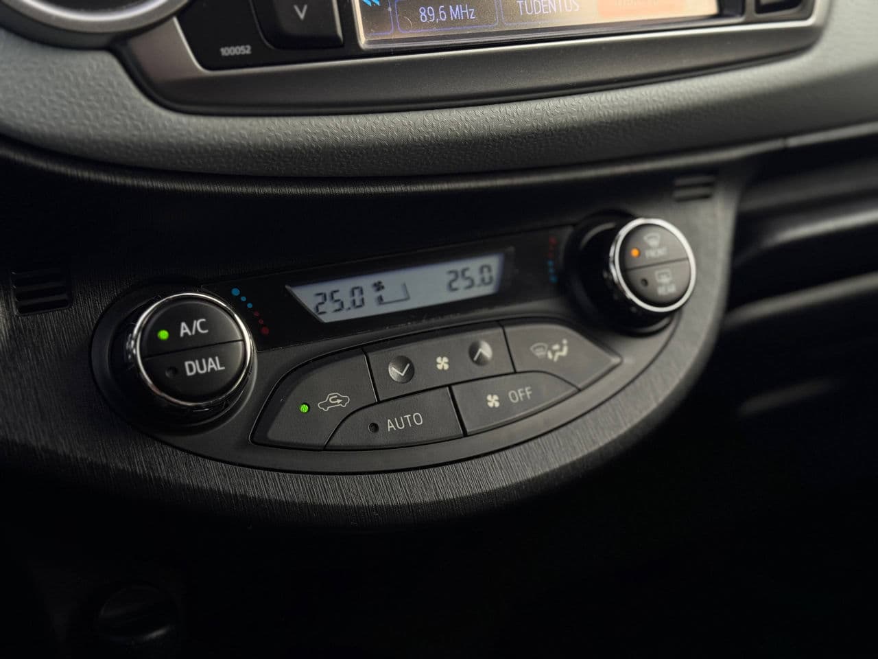 Toyota Yaris 2012 — Миниатюра 11