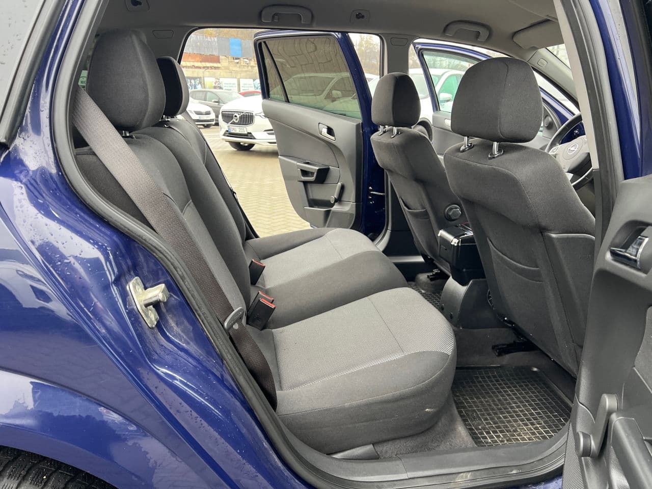 2010 Opel Astra — Miniatură 14