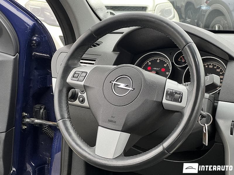 2010 Opel Astra — Miniatură 7