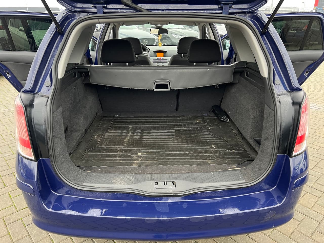 2010 Opel Astra — Miniatură 19