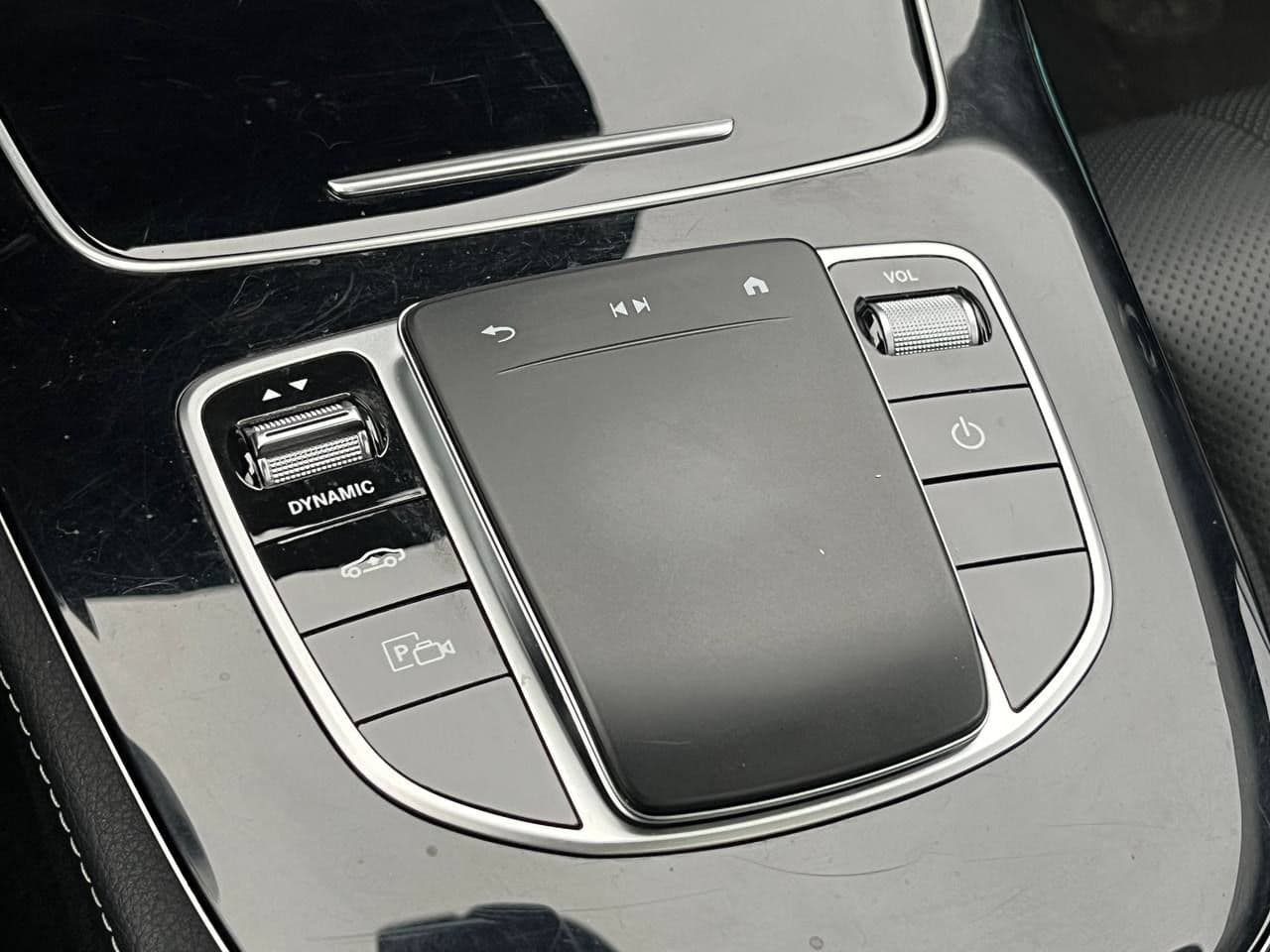 2020 Mercedes E 300e — Miniatură 14