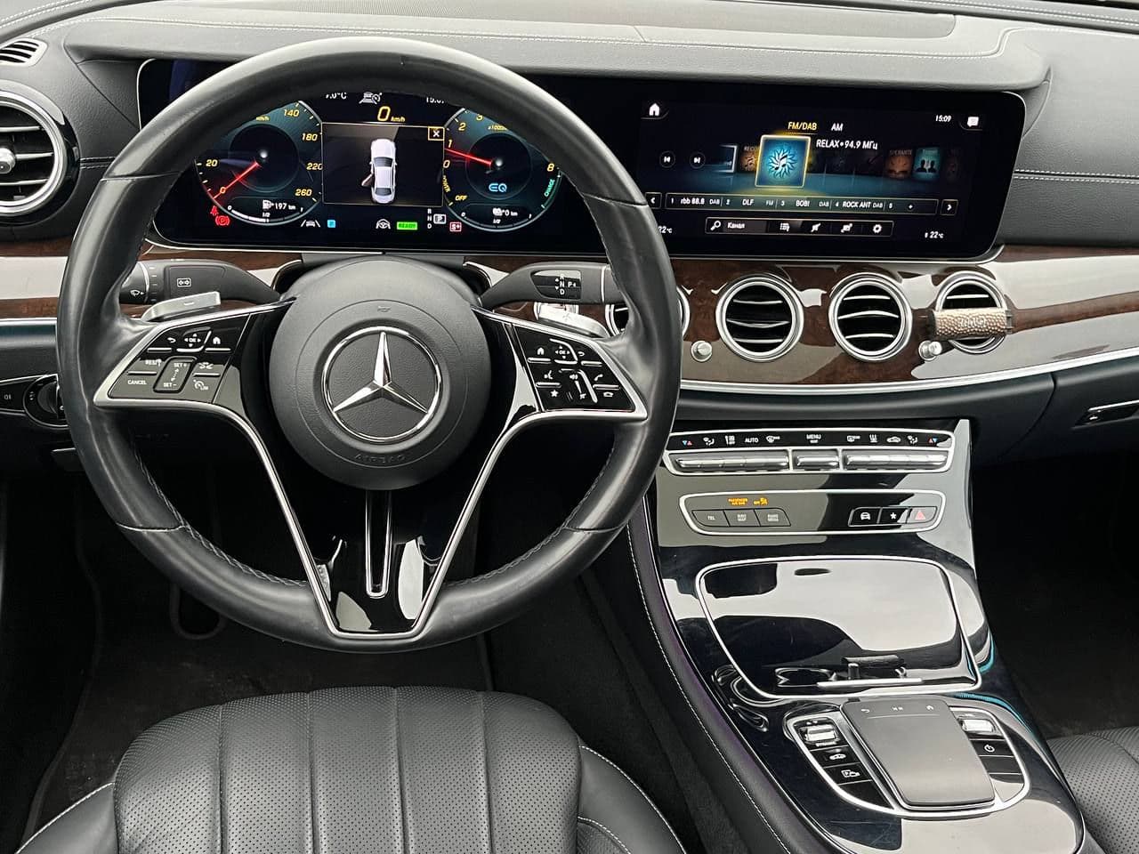 2020 Mercedes E 300e — Miniatură 8