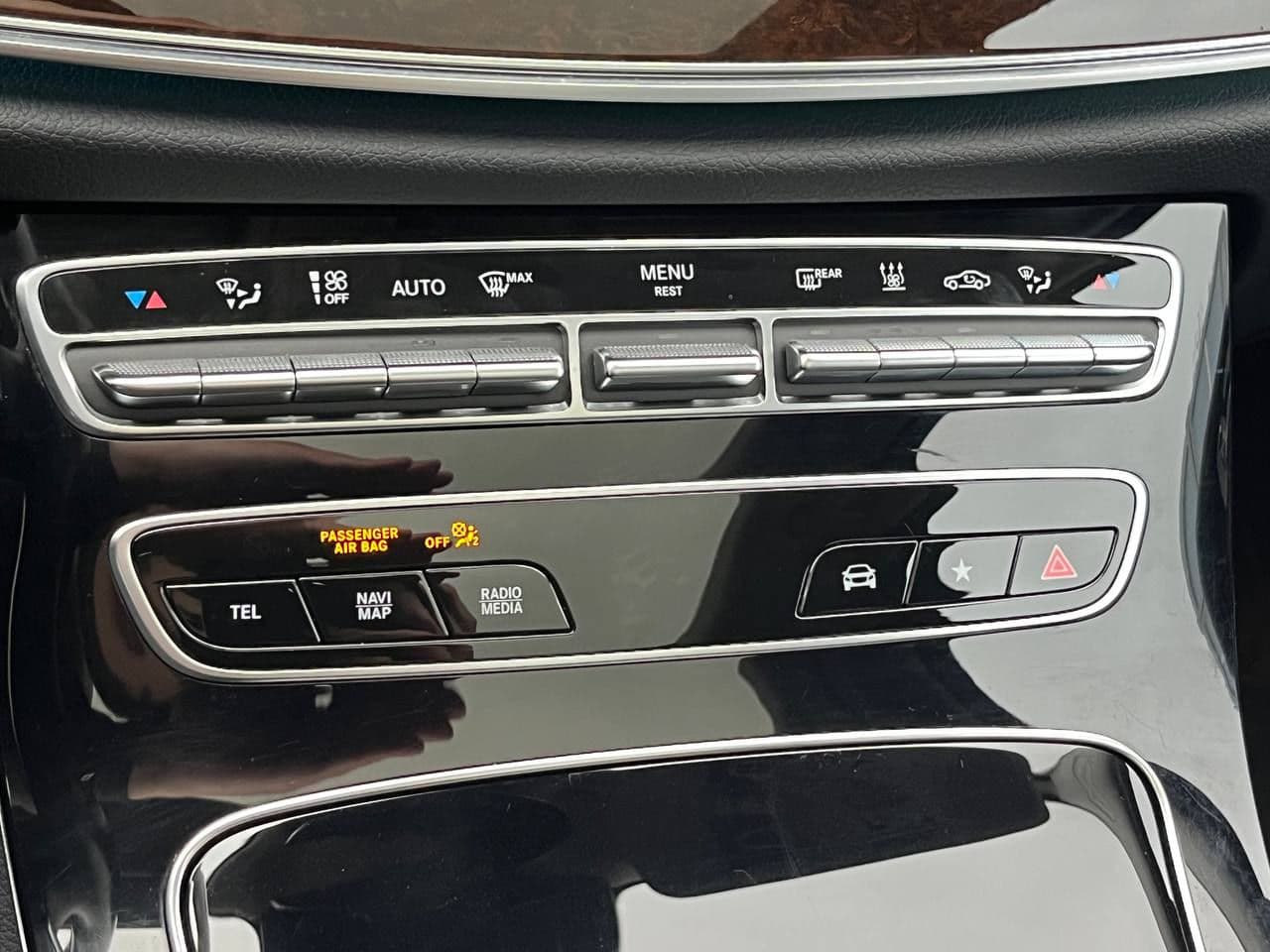 2020 Mercedes E 300e — Miniatură 13
