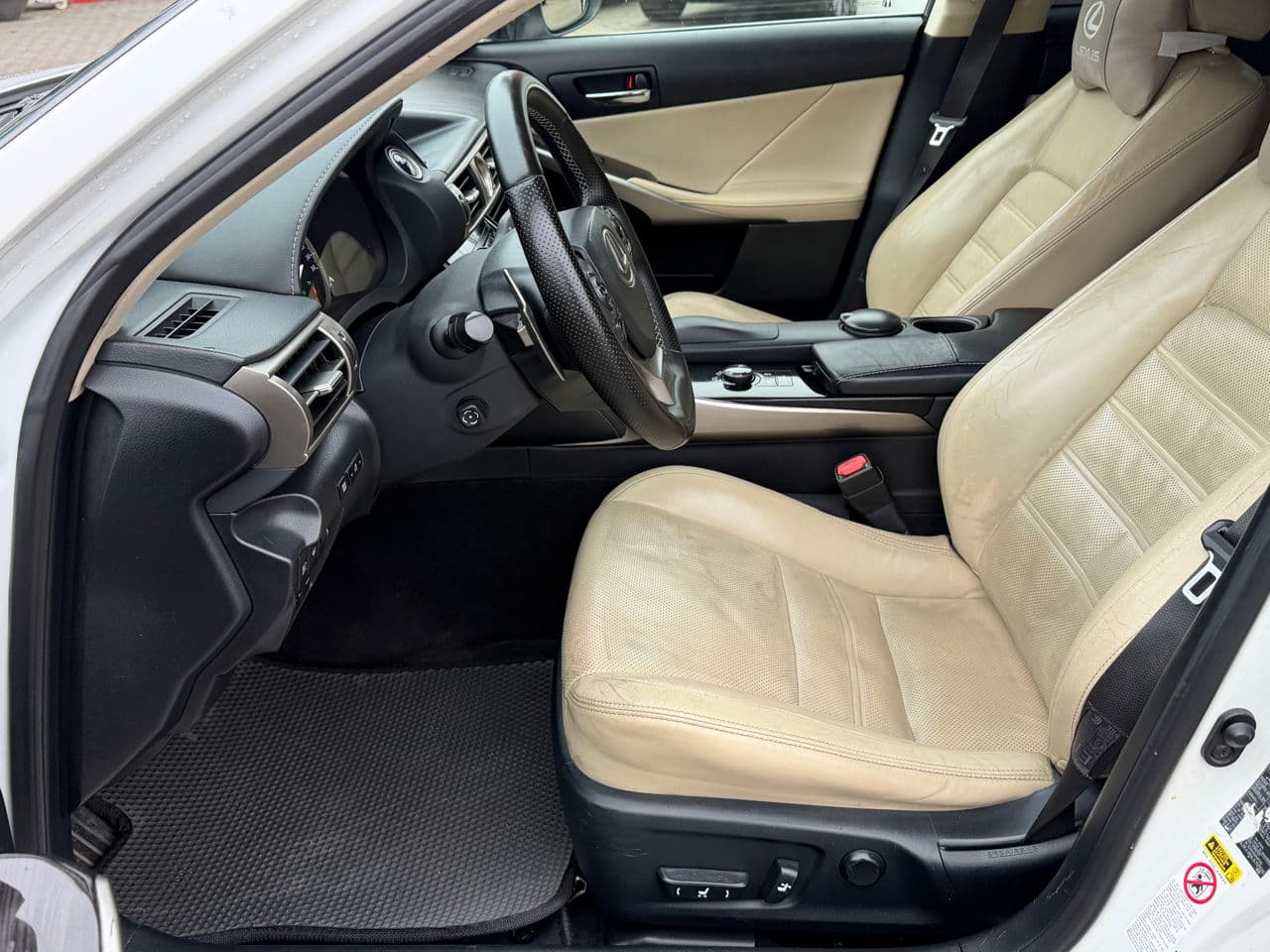 2014 Lexus IS 300h — Miniatură 8
