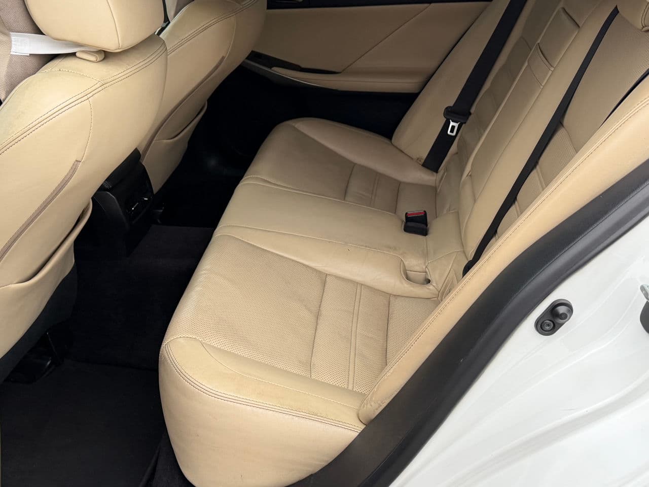 2014 Lexus IS 300h — Miniatură 18