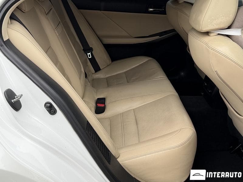 2014 Lexus IS 300h — Miniatură 17