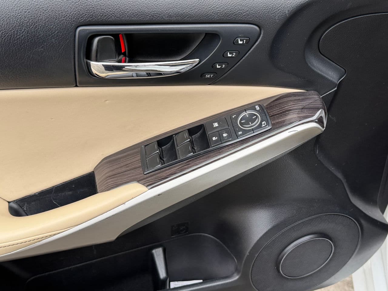 2014 Lexus IS 300h — Miniatură 9
