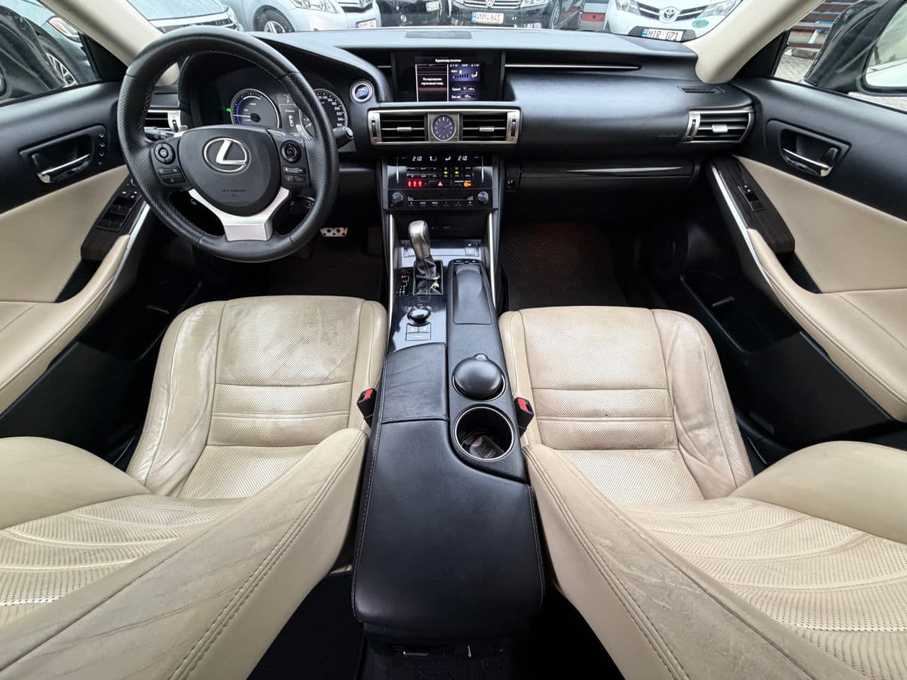 2014 Lexus IS 300h — Miniatură 10