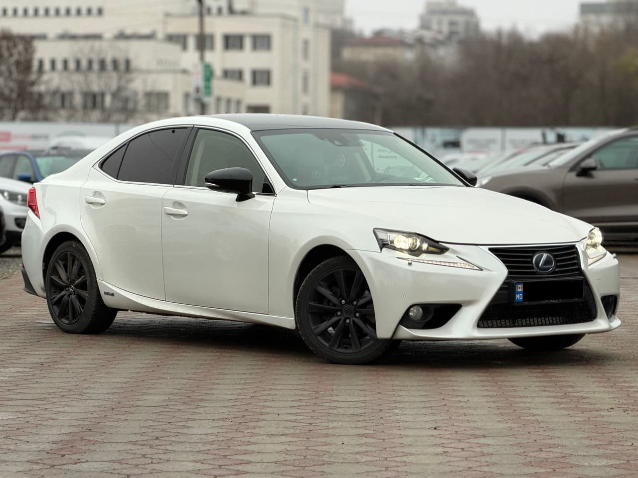 2014 Lexus IS 300h — Miniatură 4