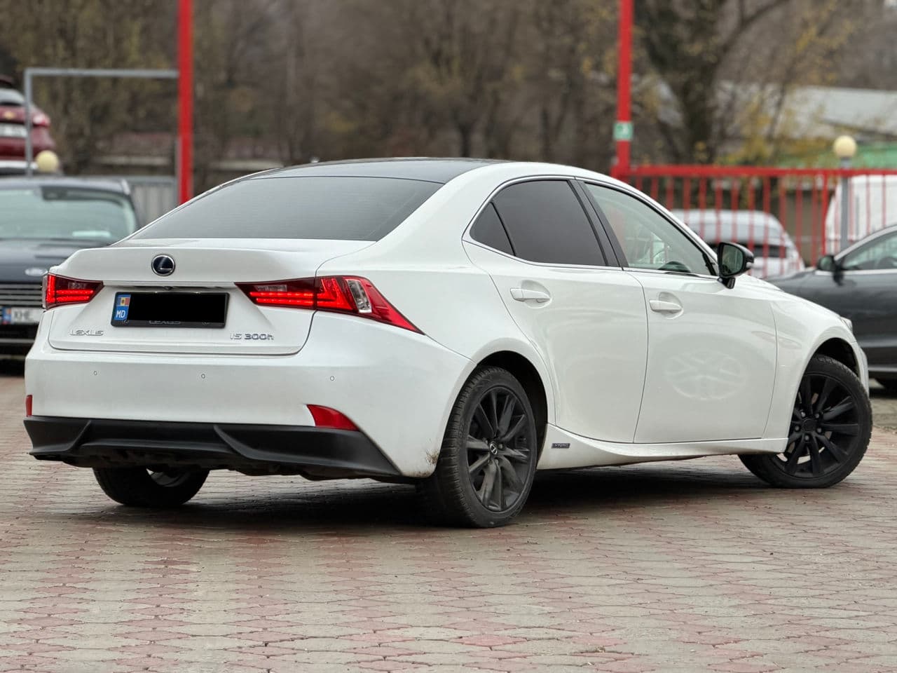 2014 Lexus IS 300h — Miniatură 3