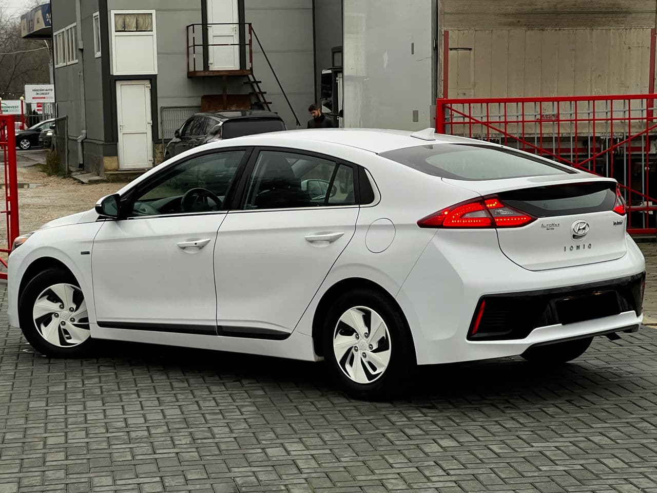 2017 Hyundai Ioniq — Miniatură 2
