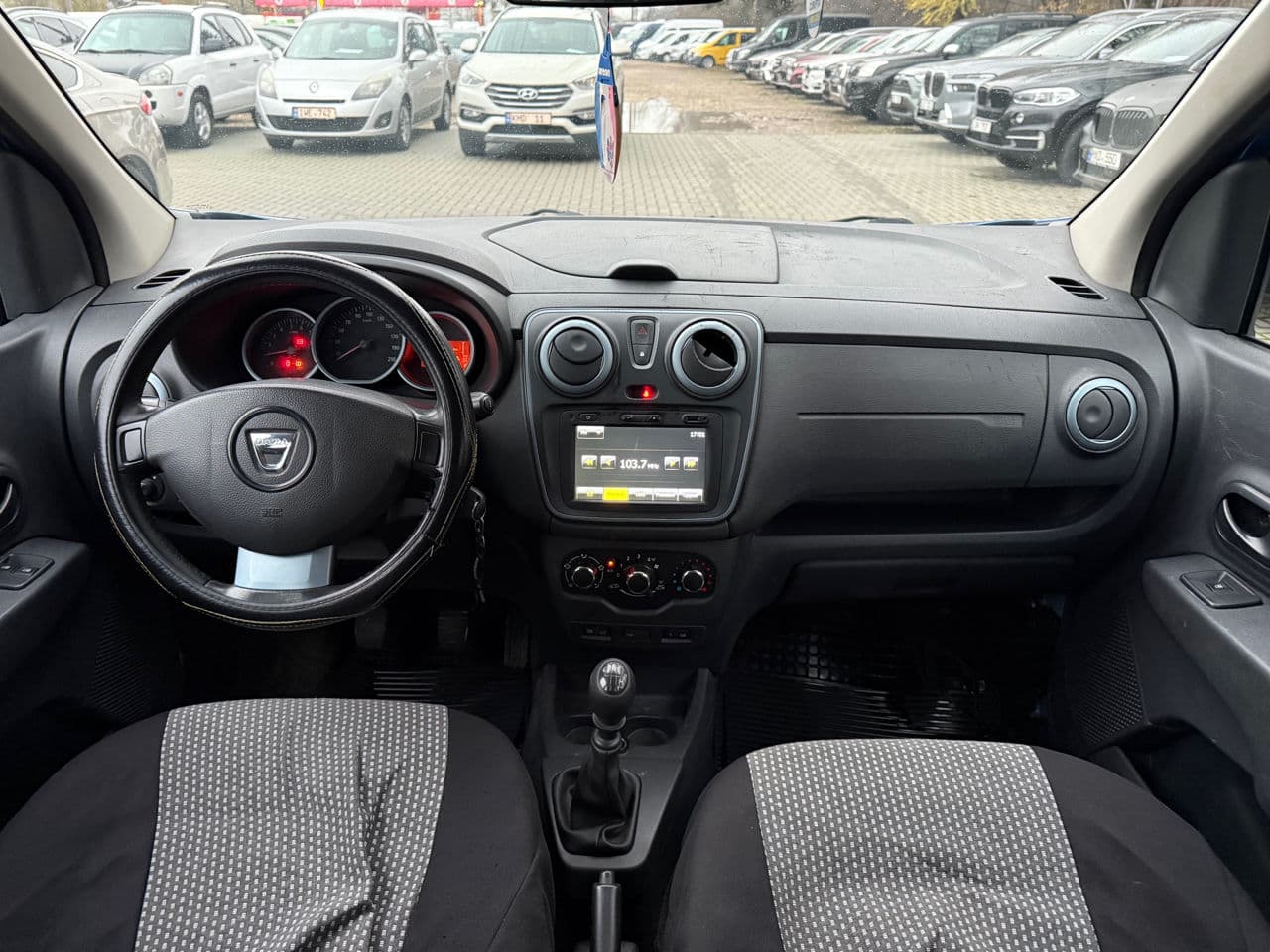 2015 Dacia Lodgy Stepway — Miniatură 8