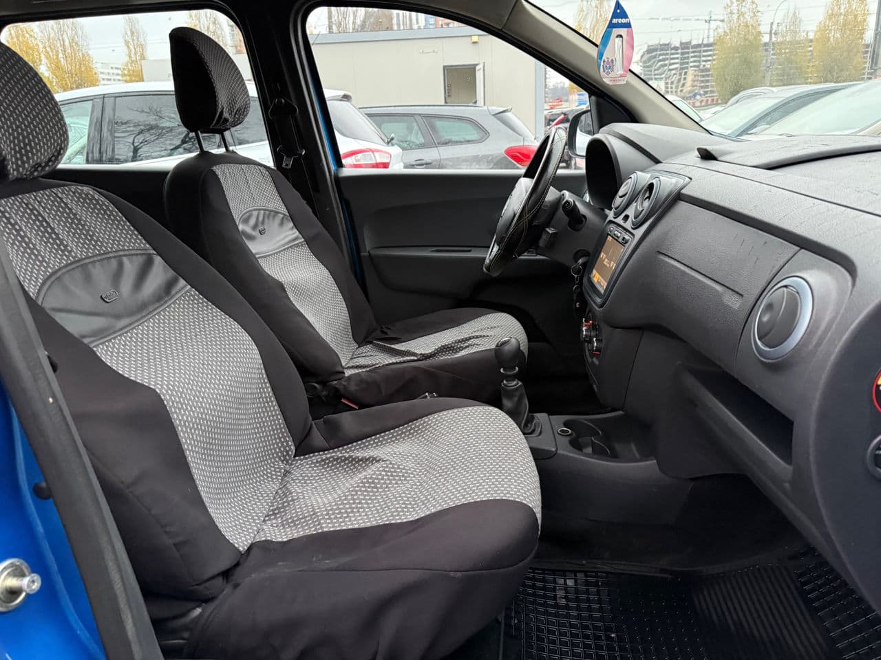 2015 Dacia Lodgy Stepway — Miniatură 13