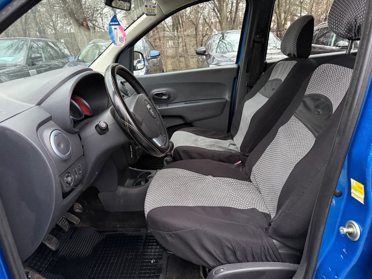 2015 Dacia Lodgy Stepway — Miniatură 5