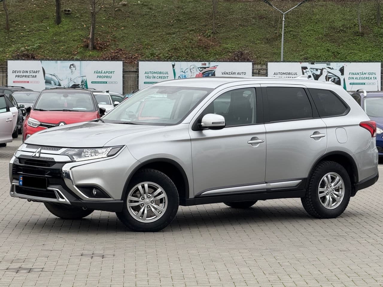 2021 Mitsubishi Outlander — Miniatură 2