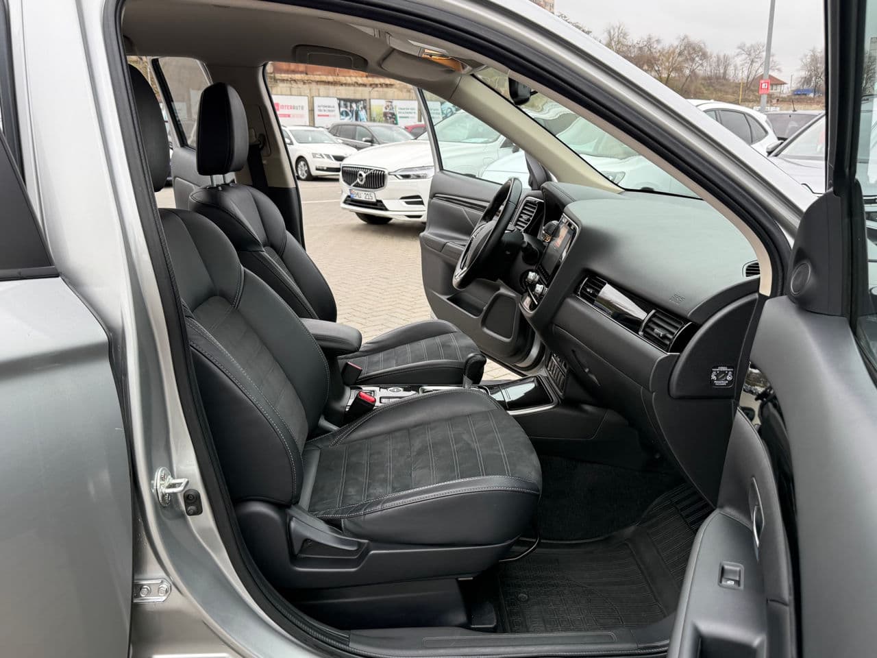 2021 Mitsubishi Outlander — Miniatură 16
