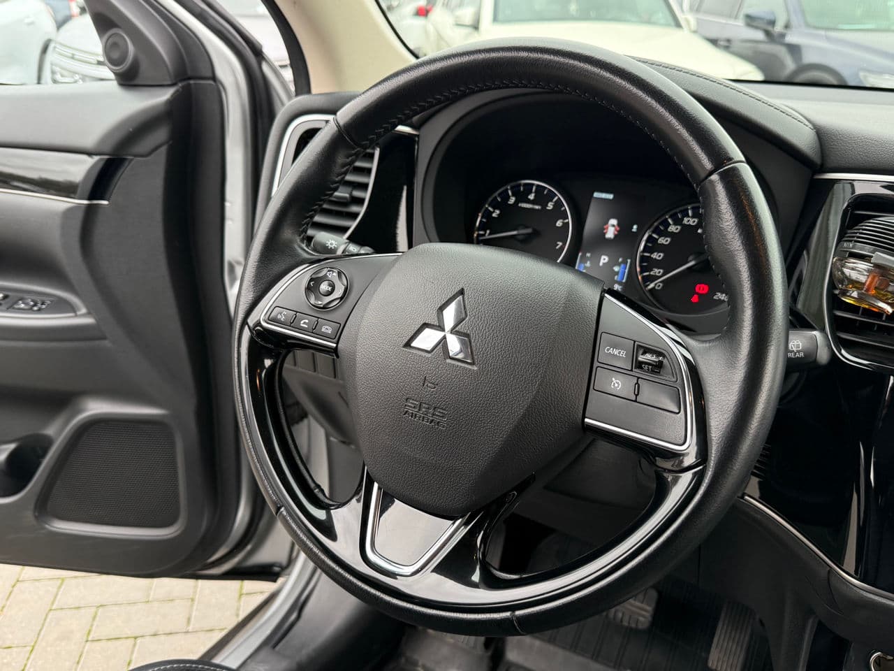 2021 Mitsubishi Outlander — Miniatură 7