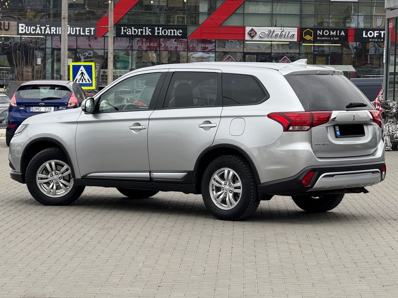 2021 Mitsubishi Outlander — Miniatură 4