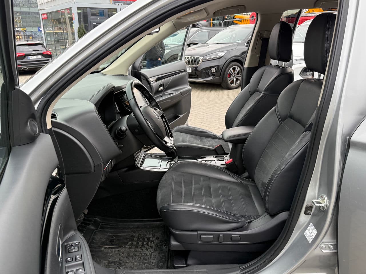2021 Mitsubishi Outlander — Miniatură 5