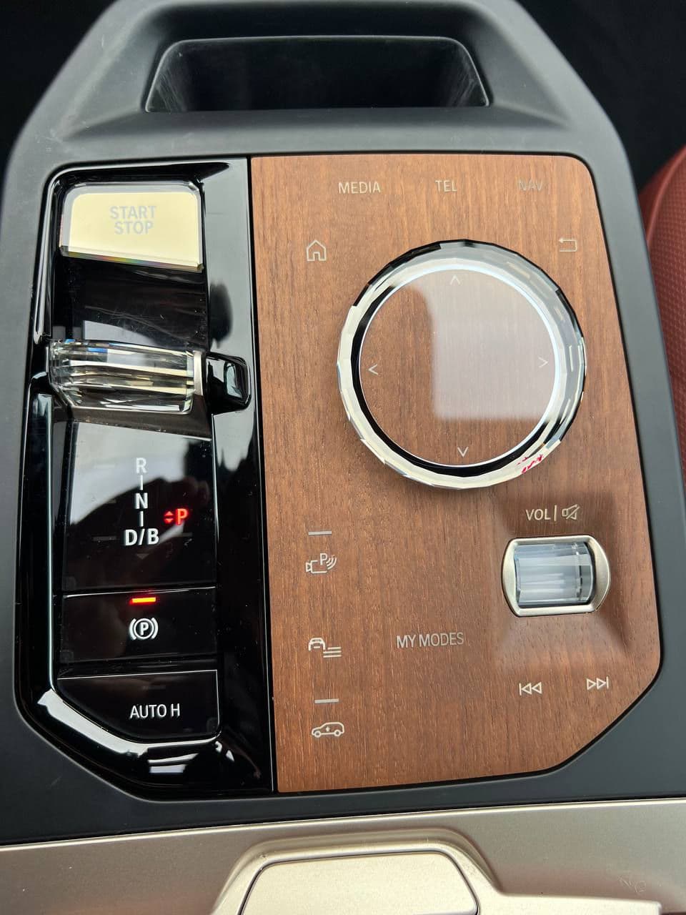 BMW iX M60 2024 — Миниатюра 17