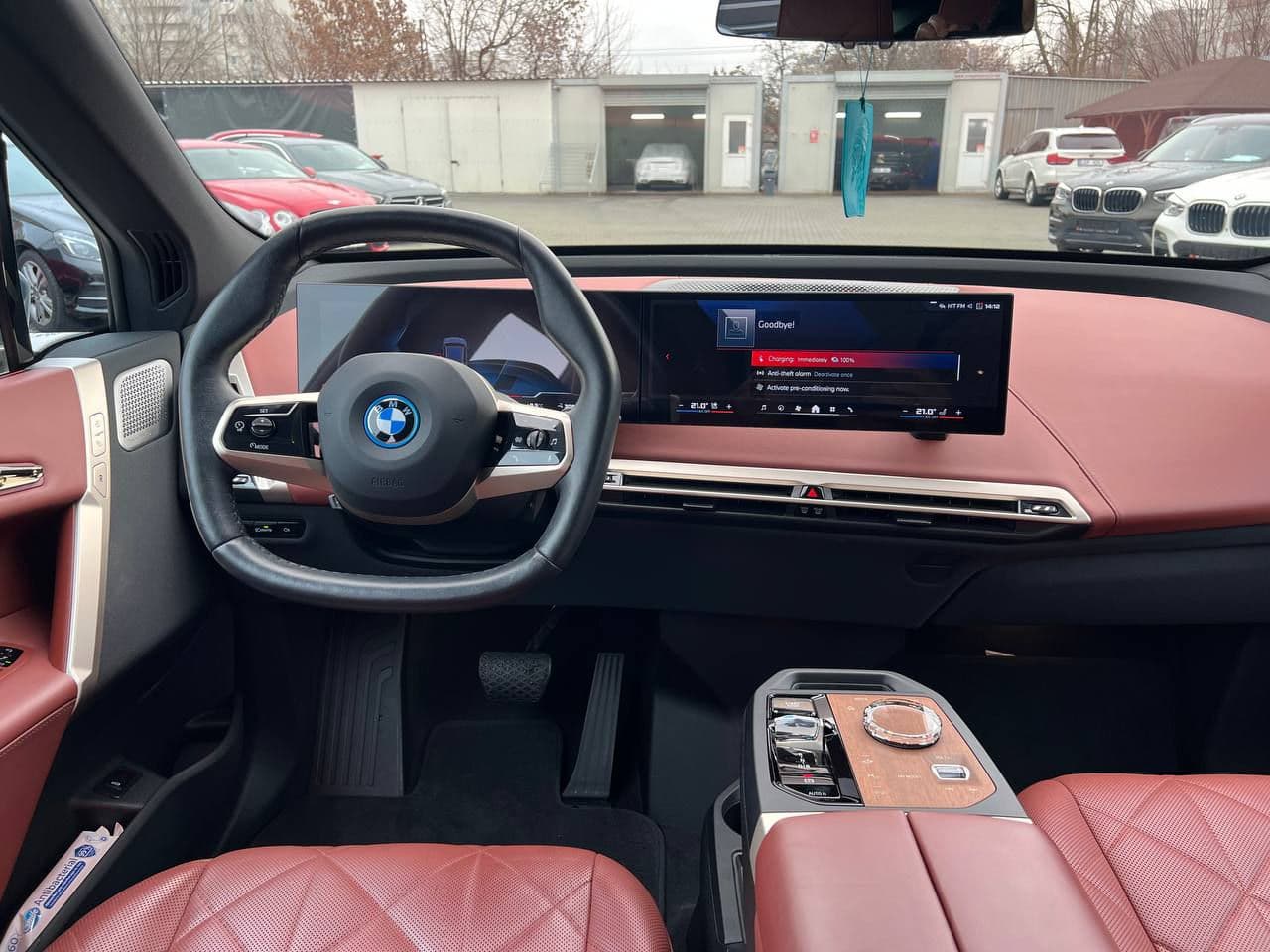 BMW iX M60 2024 — Миниатюра 8